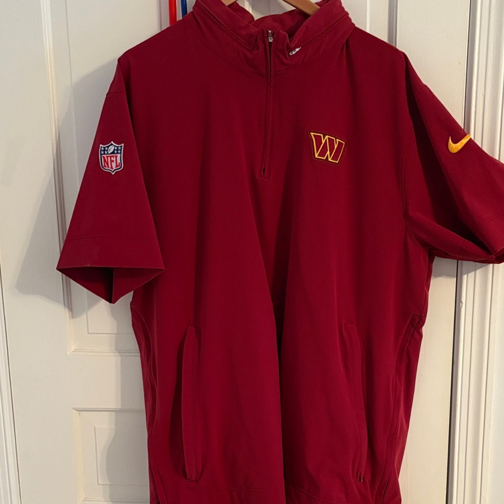 Washington Commanders Short Sleeve Nike Sideline Sports Jacket w/hood in collar.